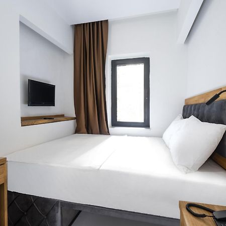 Uk Hotel Истанбул Екстериор снимка