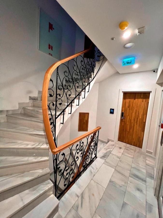 Uk Hotel Истанбул Екстериор снимка