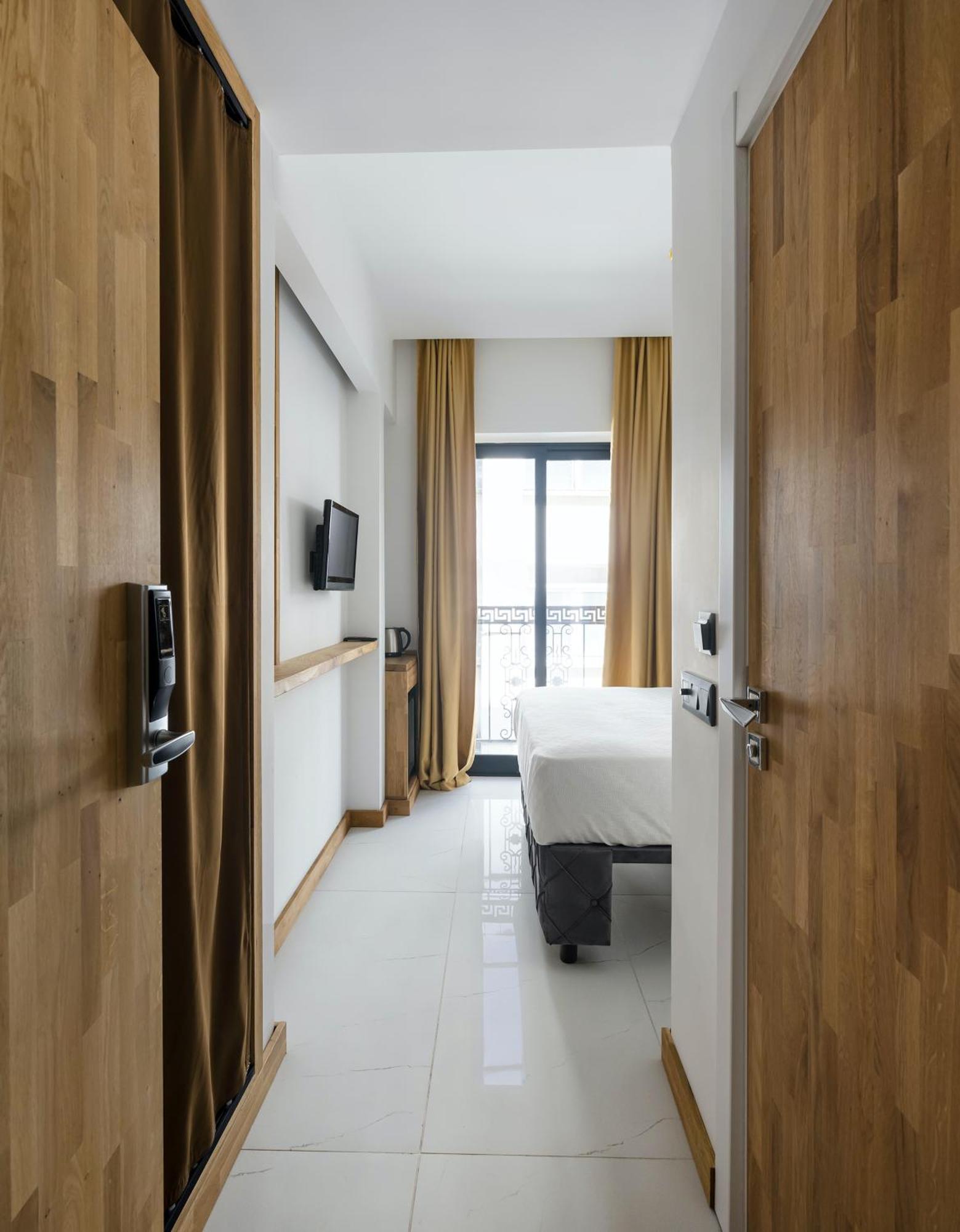 Uk Hotel Истанбул Екстериор снимка