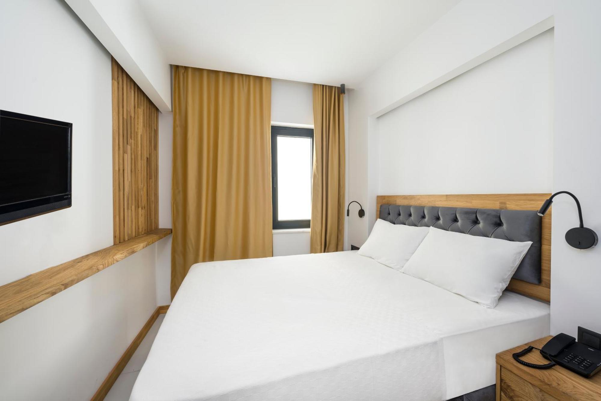 Uk Hotel Истанбул Екстериор снимка